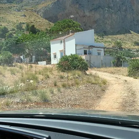 Costanza Villa
