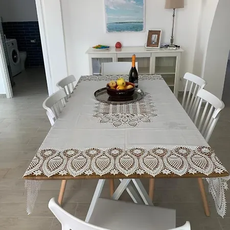 Costanza Villa *